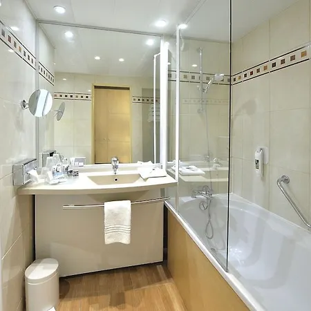 Mercure Centre Champ De Mars Hotel 4*