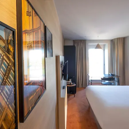 Mercure Centre Champ De Mars 4*