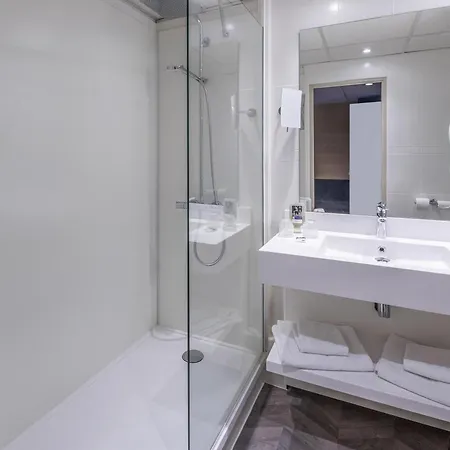 Mercure Centre Champ De Mars 4*
