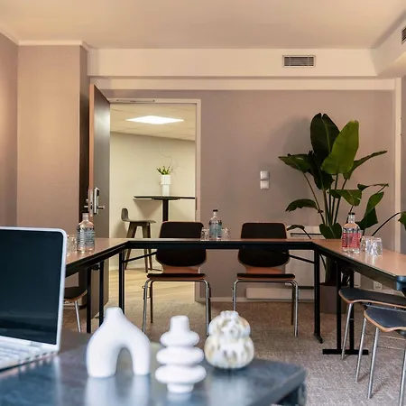 Hotel Mercure Centre Champ De Mars 4*