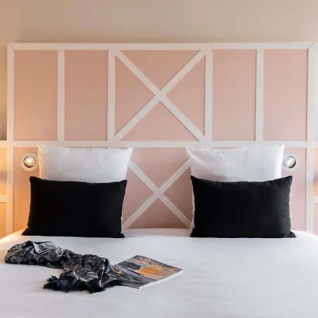Hotel Mercure Centre Champ De Mars 4*