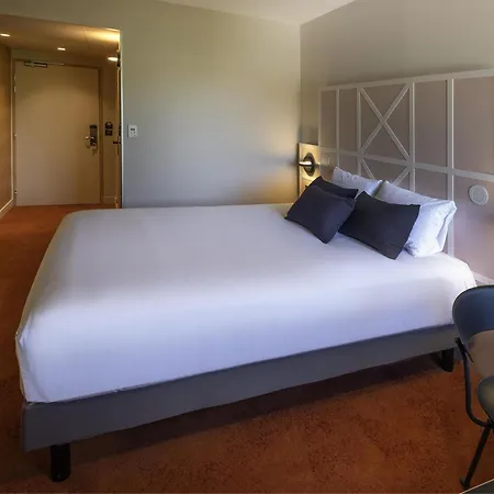 Hotel Mercure Centre Champ De Mars 4*