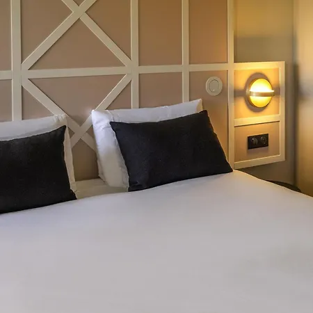 Mercure Centre Champ De Mars Hotel 4*