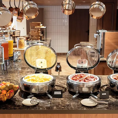 Mercure Centre Champ De Mars 4*