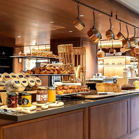 Mercure Centre Champ De Mars Otel 4*