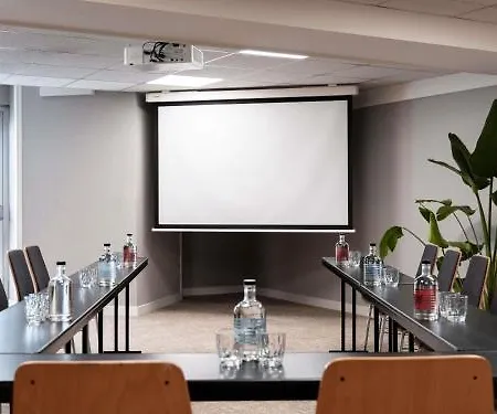 Hotel Mercure Centre Champ De Mars 4*