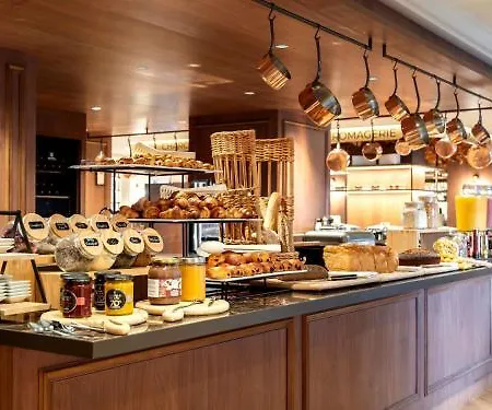 Mercure Centre Champ De Mars 4*