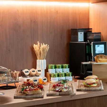 Mercure Centre Champ De Mars 4*