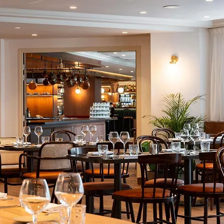 Hotel Mercure Centre Champ De Mars 4*