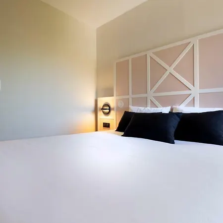 Mercure Centre Champ De Mars 4* روان