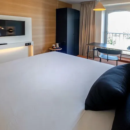 Mercure Centre Champ De Mars فندق 4*