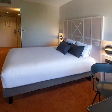 Hotell Mercure Centre Champ De Mars 4*