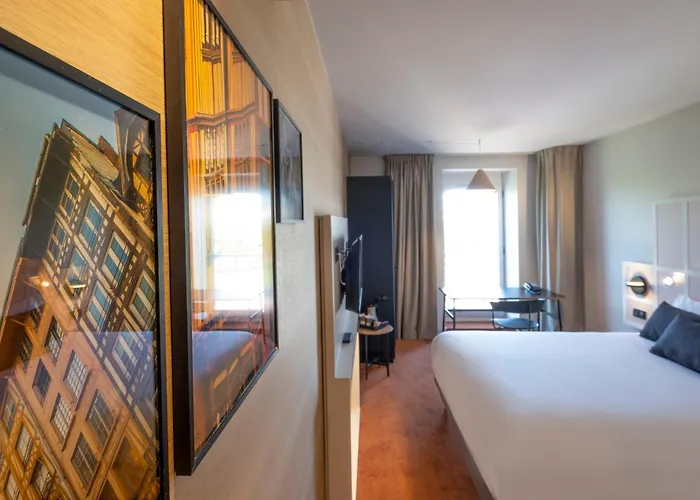 Mercure Centre Champ De Mars 4*