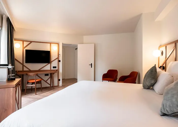 Mercure Centre Champ De Mars 4*