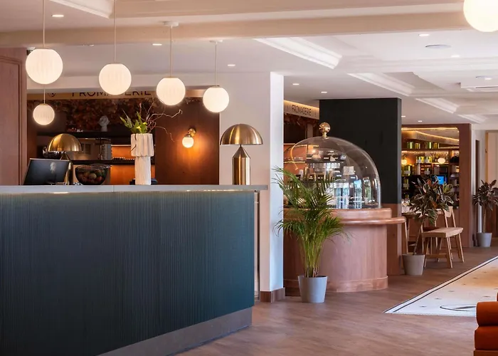 Hotel Mercure Centre Champ De Mars 4*