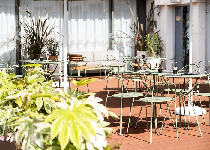 Mercure Centre Champ De Mars 4*