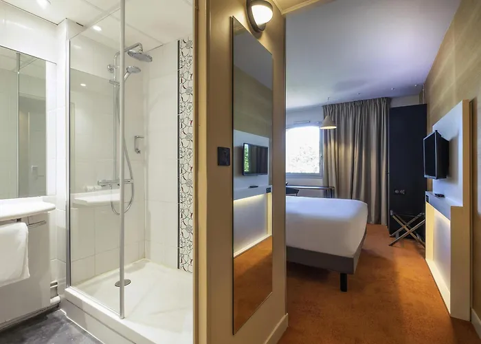 Mercure Centre Champ De Mars 4*