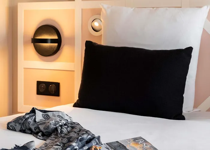 Mercure Centre Champ De Mars 4*