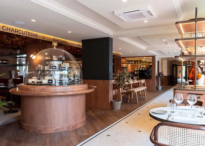 Hotel Mercure Centre Champ De Mars 4*