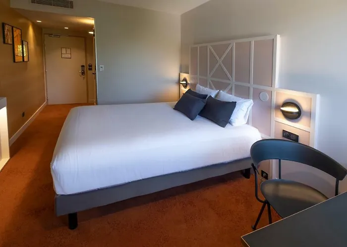 Hotel Mercure Centre Champ De Mars 4*